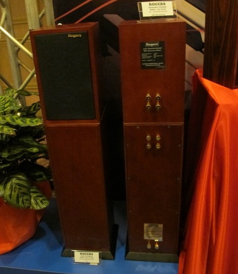 KLIAV 2011 LS3/5A : Rogers LS3/5a 65th Anniversary Edition and AB1 bass extender KLIAV 2011 LS3/5A : Rogers LS3/5a 65th Anniversary Edition and AB1 bass extender